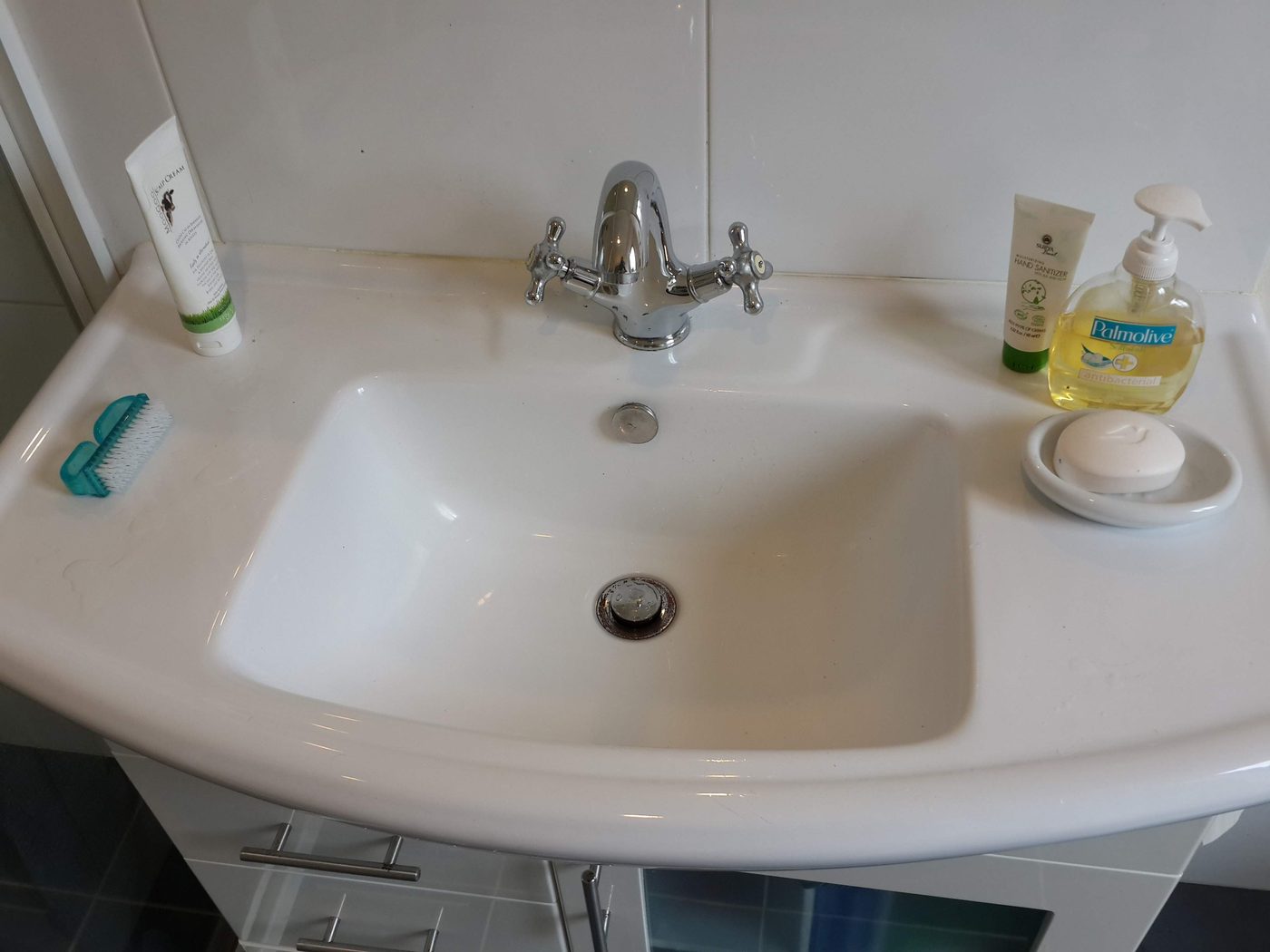 Sparkling sink after cleaning