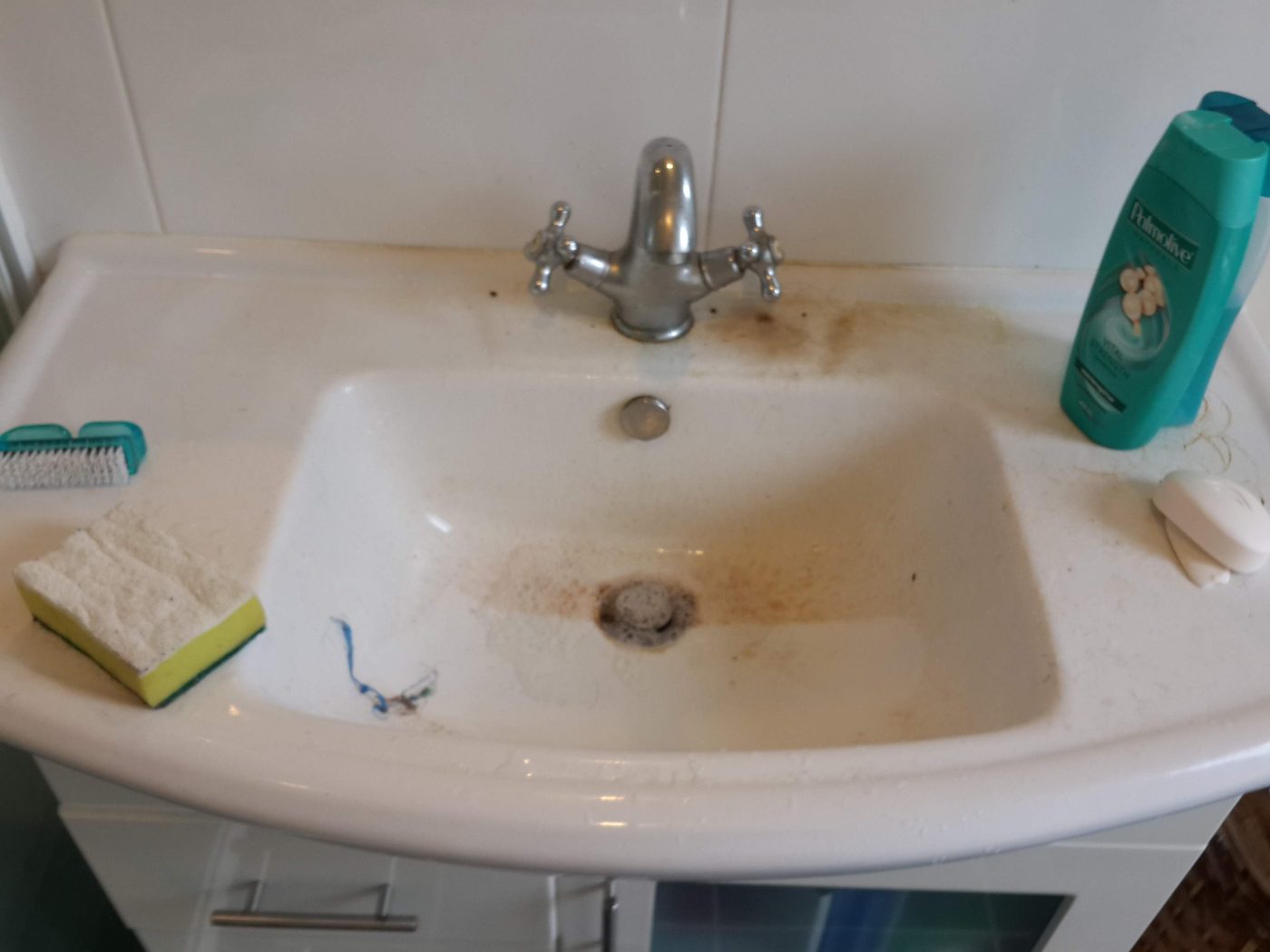 Stained sink before cleaning